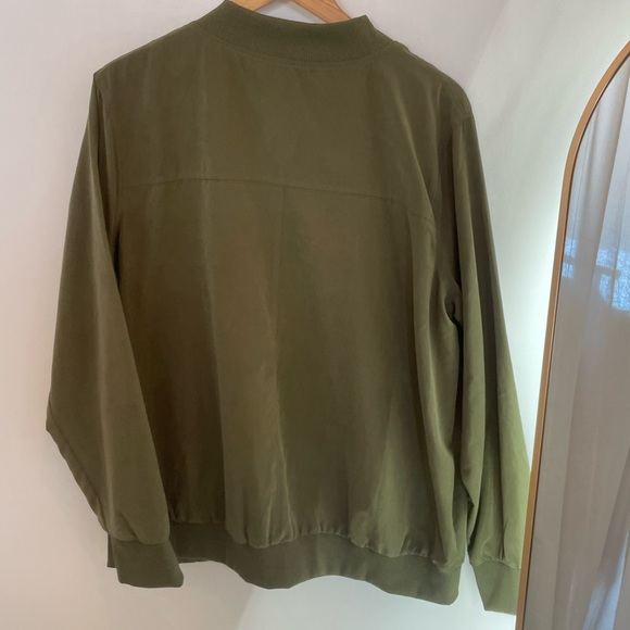 NWT Plus, Curvy Olive Woman’s Bomber Jacket 3Xl - Picture 2 of 4